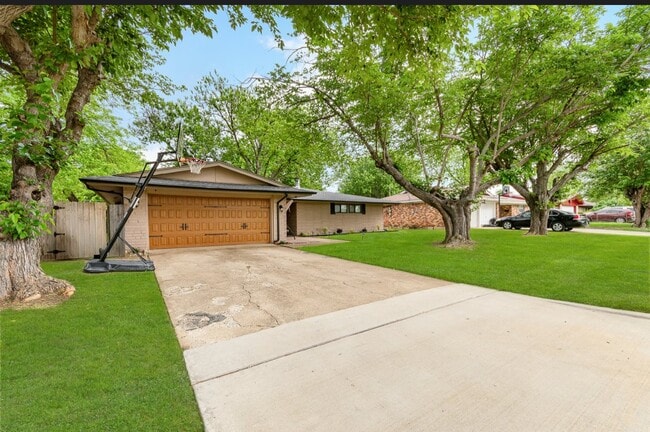 Photo - 1703 Monaco Dr