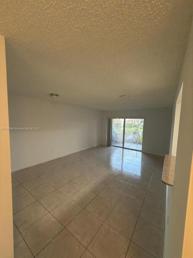 Photo - 15741 SW 137th Ave Unidad 203 Rental