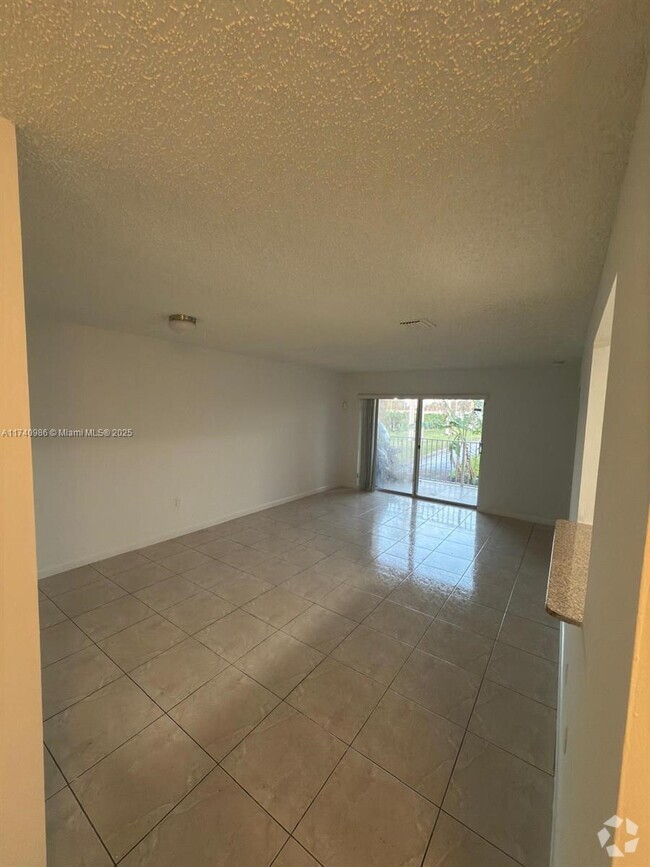 Building Photo - 15741 SW 137th Ave Unit 203 Rental