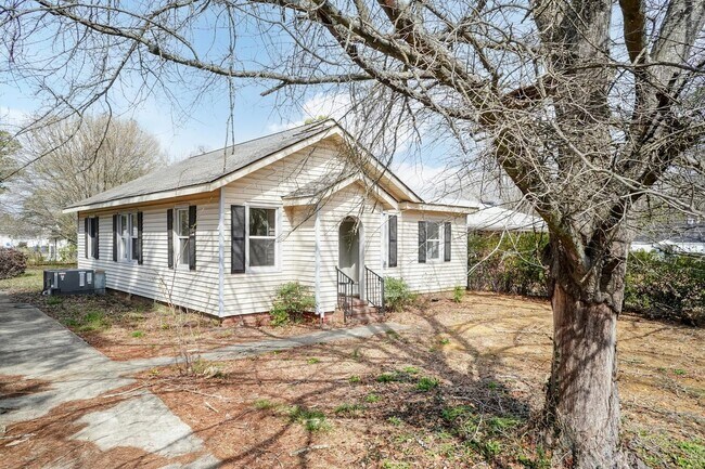 Photo - Gorgeous Three Bedroom Home!