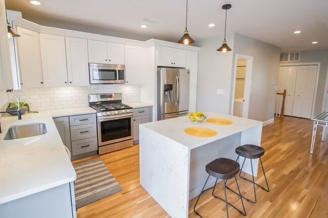 Photo - 729 Saratoga St Unit 2