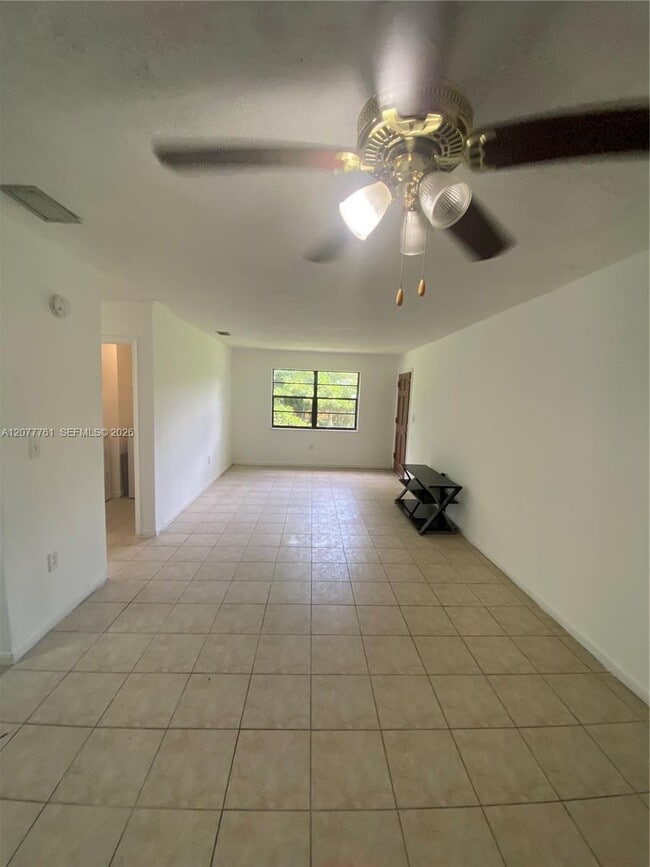 Building Photo - 1415 NE 118th Terrace Unit 1421