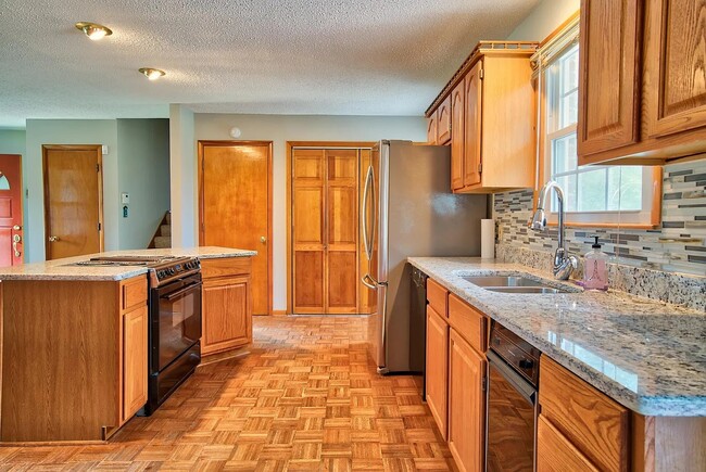 Photo - 5910 Kinsdale Dr