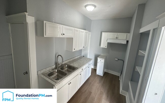 Photo - 1688 Glenview Ave