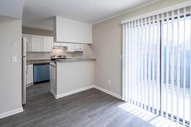 1 bed, 1 bath, 980 sq ft