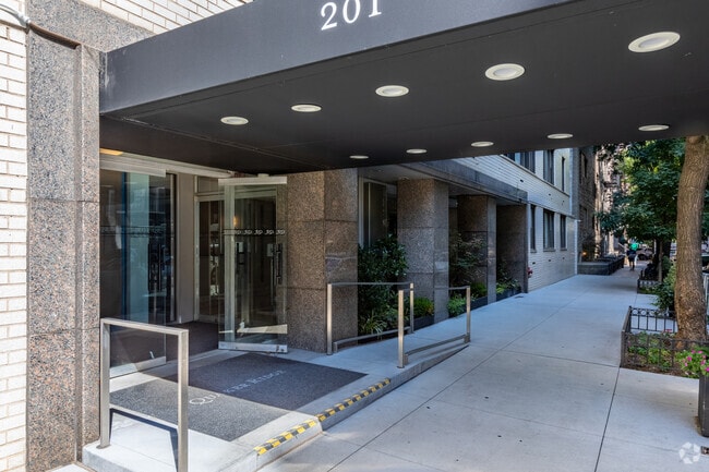 Entrance - The Quaker Ridge