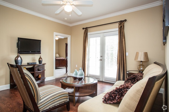 2 BR, 2BA