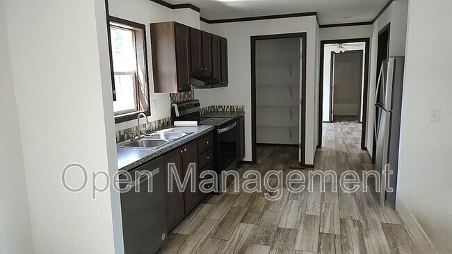 Photo - 16 English Village Park