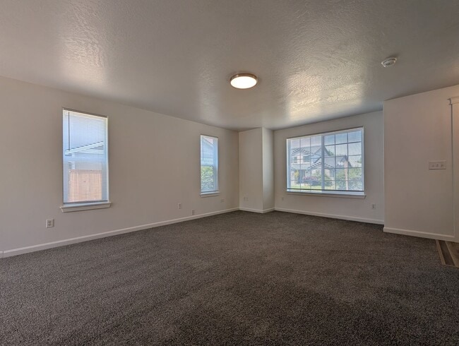 Photo - Nice 3 bed/1.5 bath duplex with fenced-in yard and 1 car garage