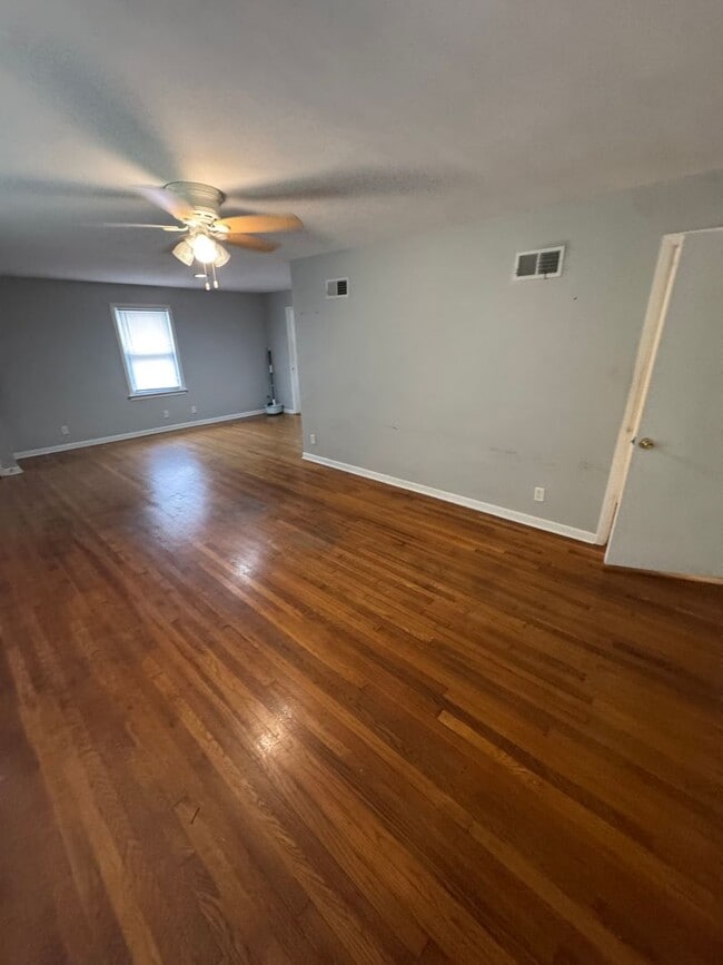 Photo - 1180 Windsor Dr