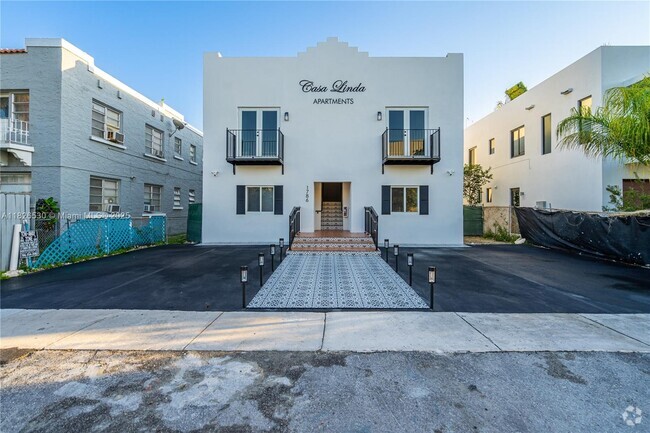 Building Photo - 1786 SW 9th St Unit 3 Rental
