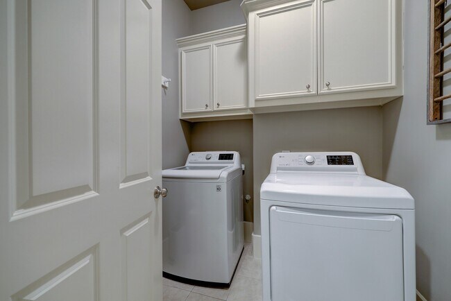 Photo - 1126 W 17th St