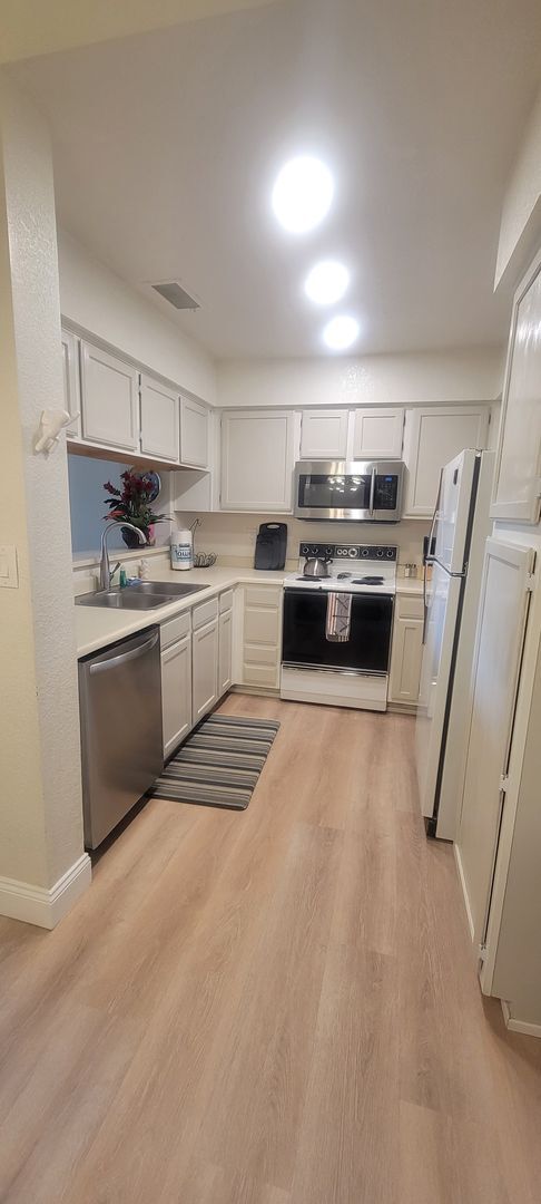 Photo - Two bedroom condo - Furnished Seasonal Rental Unit 1304