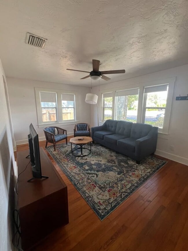 Photo - 2-Bedroom Home in Prime St. Pete Location!...