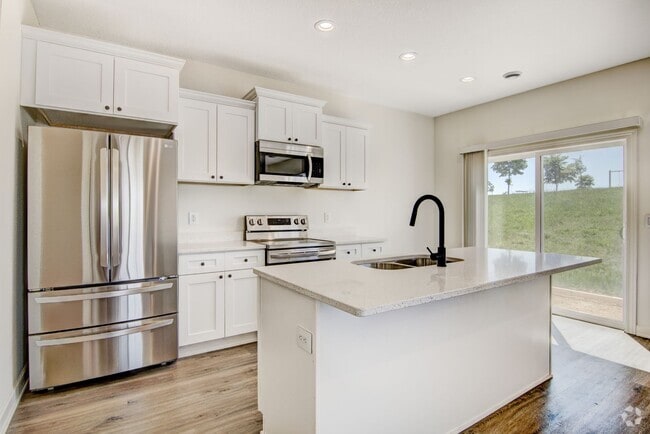 Building Photo - 3 Bedroom Town Home
