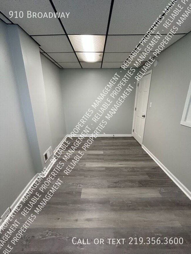 Photo - 910 Broadway-
