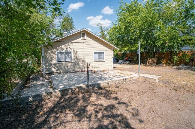 Photo - 610 Belmont