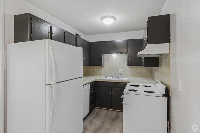 2BR, 2BA - 980SF - Kitchen