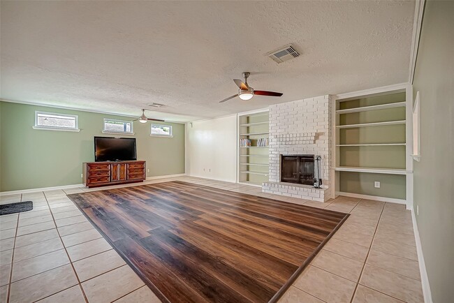 2607 Plymouth Rock Dr