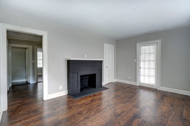 Photo - Large Downtown Savannah 2BR/1BA House For ...
