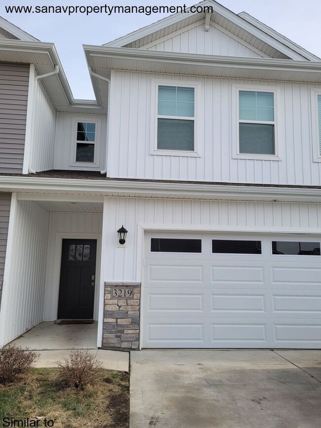 Building Photo - Beautiful 3 Bed 2.5 Bath Home in Ankeny