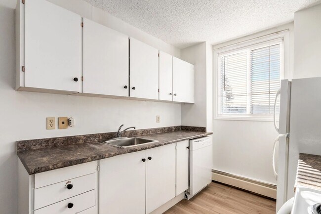 Photo - Elkwater Apartments
