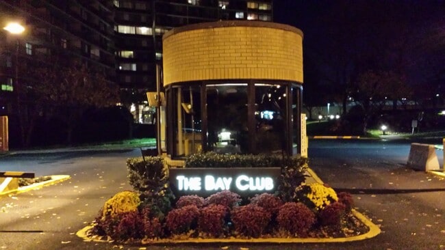 Building Photo - 2 Bay Club Dr Unit 12-S Rental