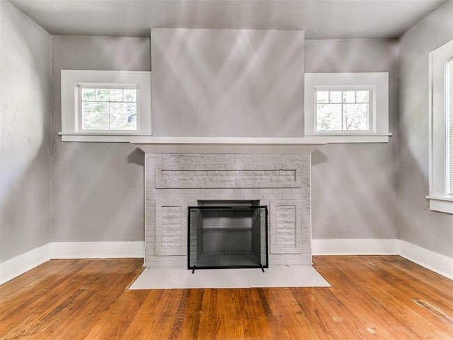 Photo - 2301 N Shartel Ave