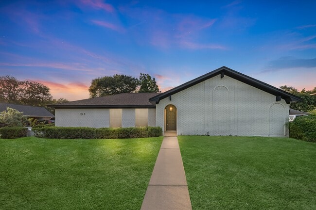 Building Photo - 213 Westview Dr Rental