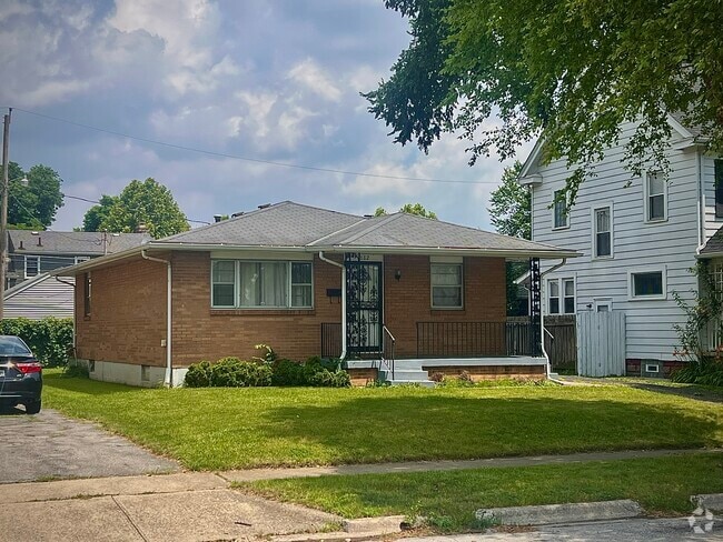 Building Photo - 1882 Stratford Way Rental