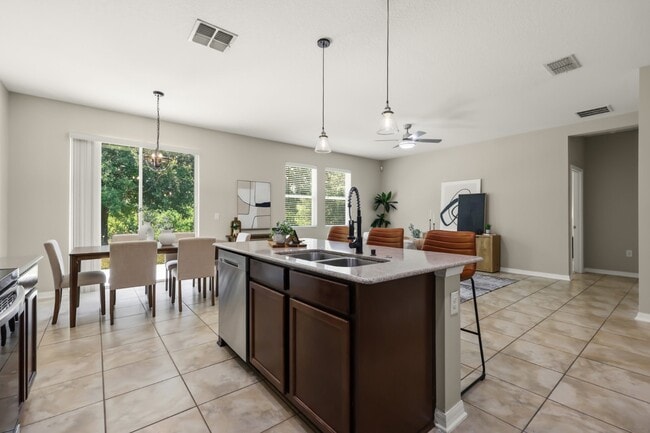 Photo - 215 Lakeshore Dr