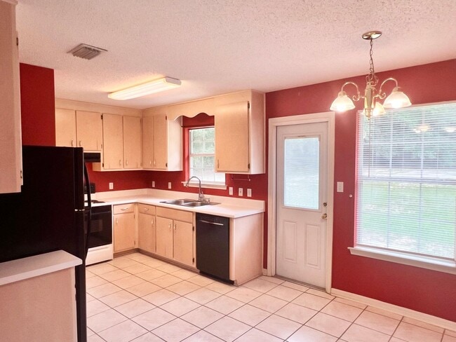 Photo - Charming Home - Spacious Lot Near Whiting