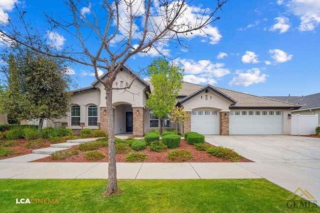 Building Photo - Luxury Living in Windermere Seven Oaks: Modern 5 Bed, 3 Bath Home with Pool, Solar, and Gated Nei...