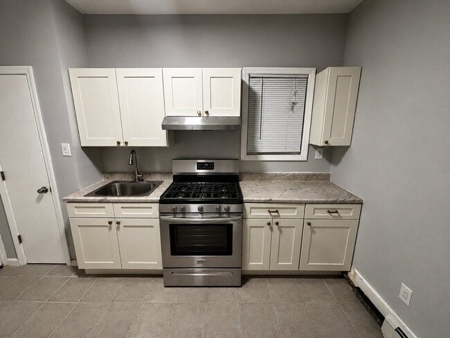 Building Photo - 23 E 18th St Unit 4