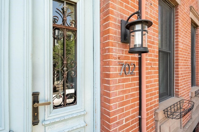 Building Photo - 702 Bloomfield St Unit 3