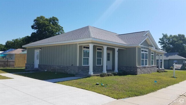 Building Photo - 2208 W Gimble St Rental
