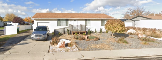 Building Photo - 677 N 440 W St Rental