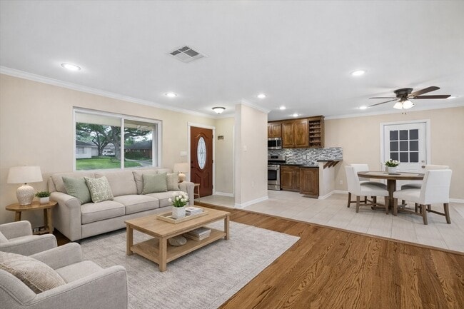 Photo - 1607 Willowby Dr
