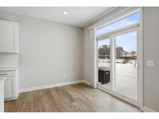 Photo - 9448 4th St N