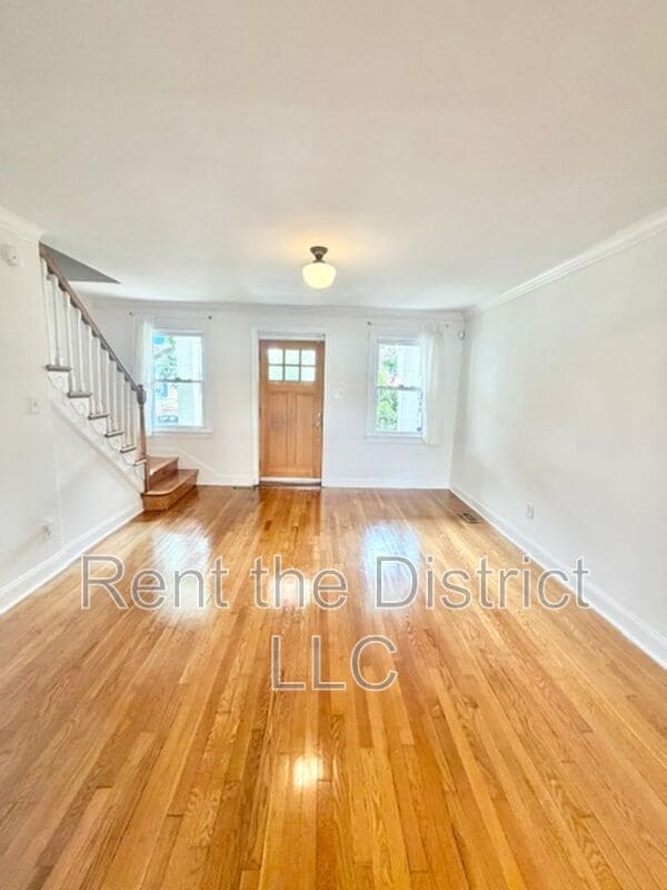 Photo - 1910 D St NE