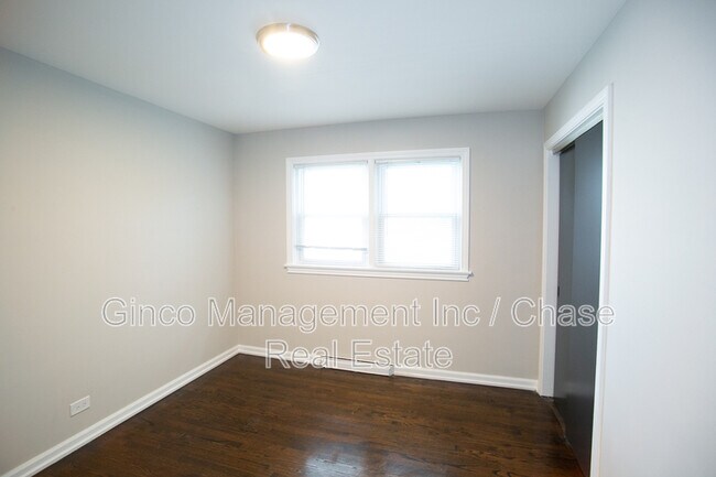 Photo - 8837 S Talman Ave