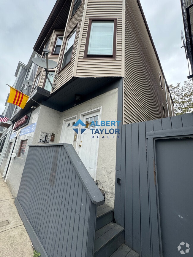 Building Photo - 1084 Dorchester Ave Unit 2 Rental