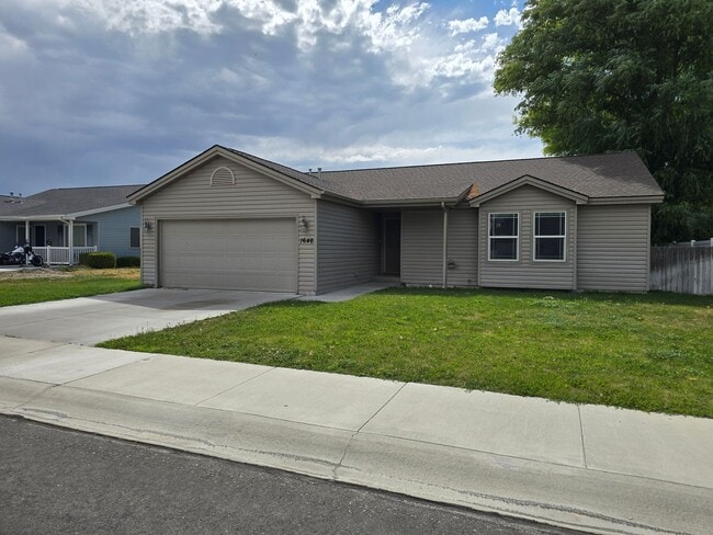For Rent: 3 Bed, 2 Bath Home in Magic Vall... - For Rent: 3 Bed, 2 Bath Home in Magic Vall...