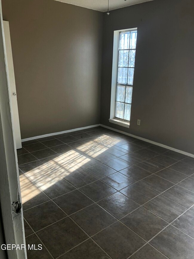Photo - 8614 Mettler Dr