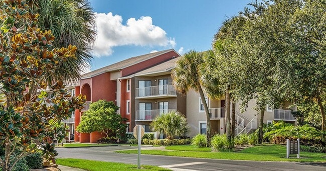 Seasons 704 Apartments