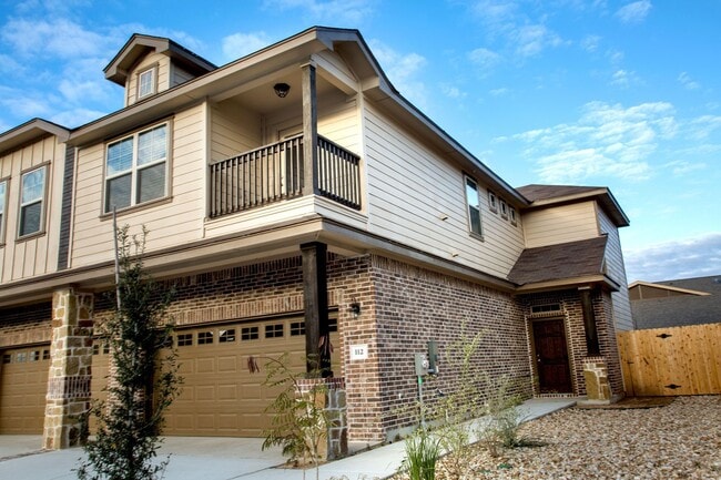 Photo - Beautiful 3 Bedroom Luxury Townhome, Kyle, Texas!