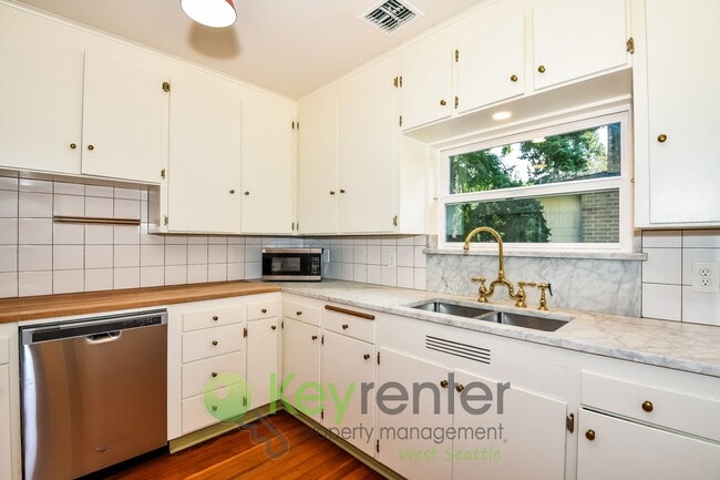 Photo - Executive Style 5 Bedroom with Garage and Outdoor Space