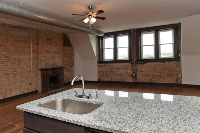Photo - 2611 Short Vine St Apartamentos