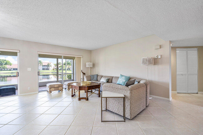Photo - 14407 Vía Royal Condo Unit 2