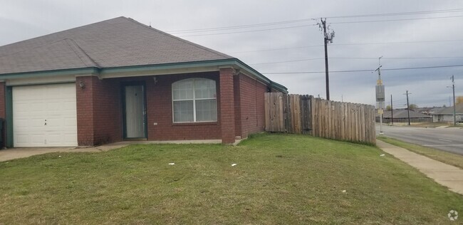 Building Photo - 3801 Hitchrock Dr Unit B Rental